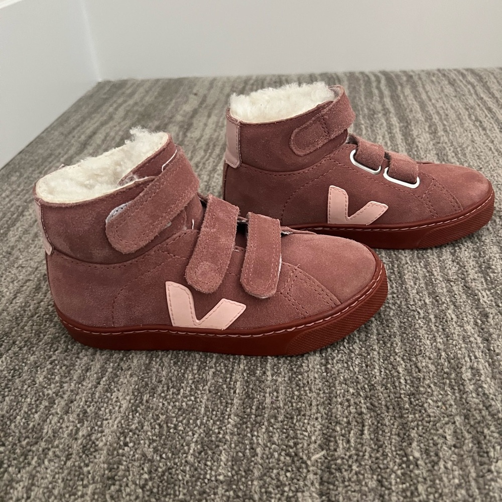 Veja Pink Sneakers with Suede Finish and Velcro Straps